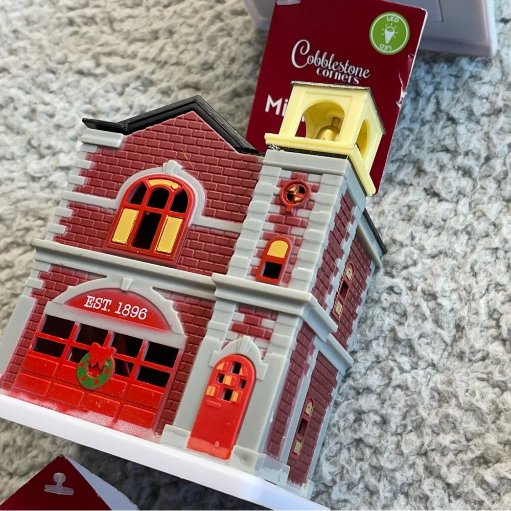 Christmas Cobblestone Corners‎ Set of 5 winter village miniatures Buildings NWT